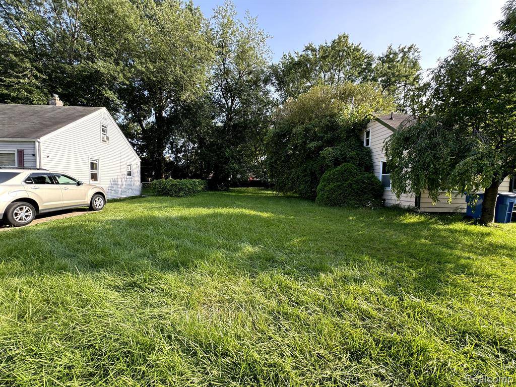 Dearborn Heights, MI 48125,24727 HOPKINS Street