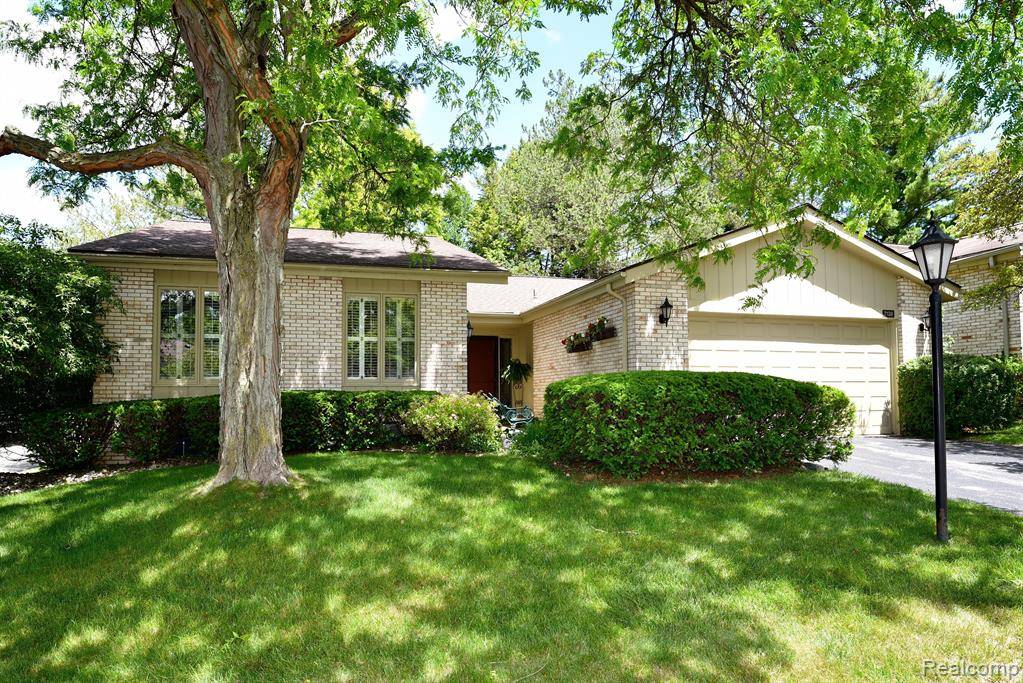 West Bloomfield Twp, MI 48322,7139 SUNCREST Road