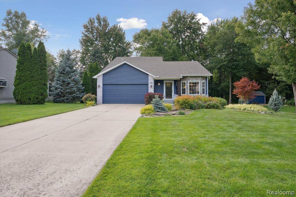 Waterford, MI 48327,250 COVE VIEW Drive