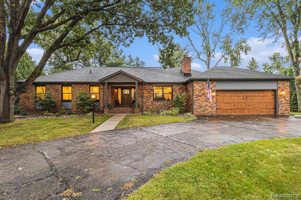 Hamburg Twp, MI 48116,8827 PLEASANT LAKE Drive