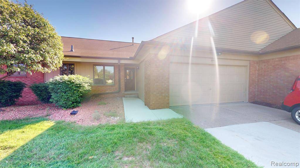 Clinton Township, MI 48036,20502 PINE MEADOW Drive