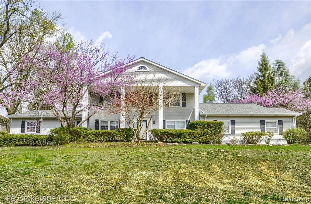 Milford Twp, MI 48381,688 UPHILL Road