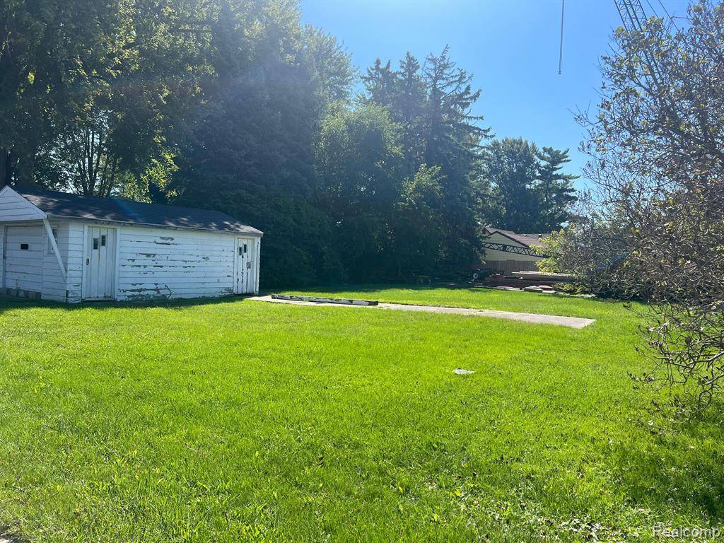 Marine City, MI 48039,1305 S PARKER Street