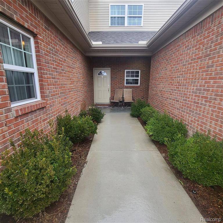 Detroit, MI 48214,176 SEA BREEZE Drive 4