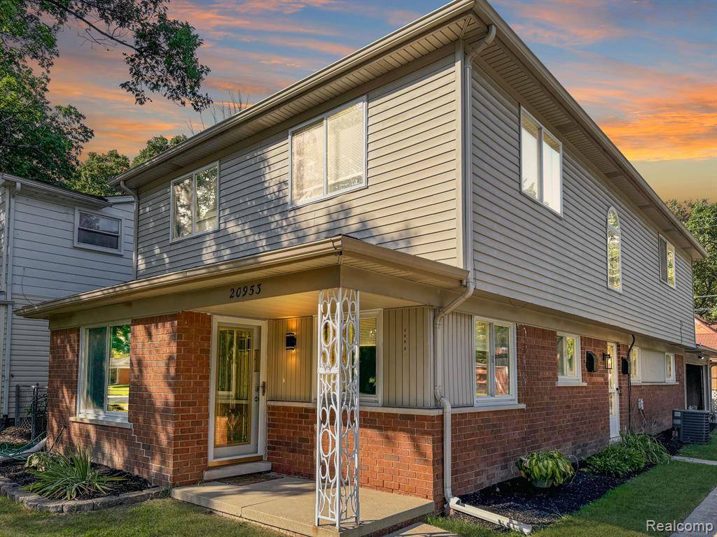 Harper Woods, MI 48225,20953 HAMPTON Road