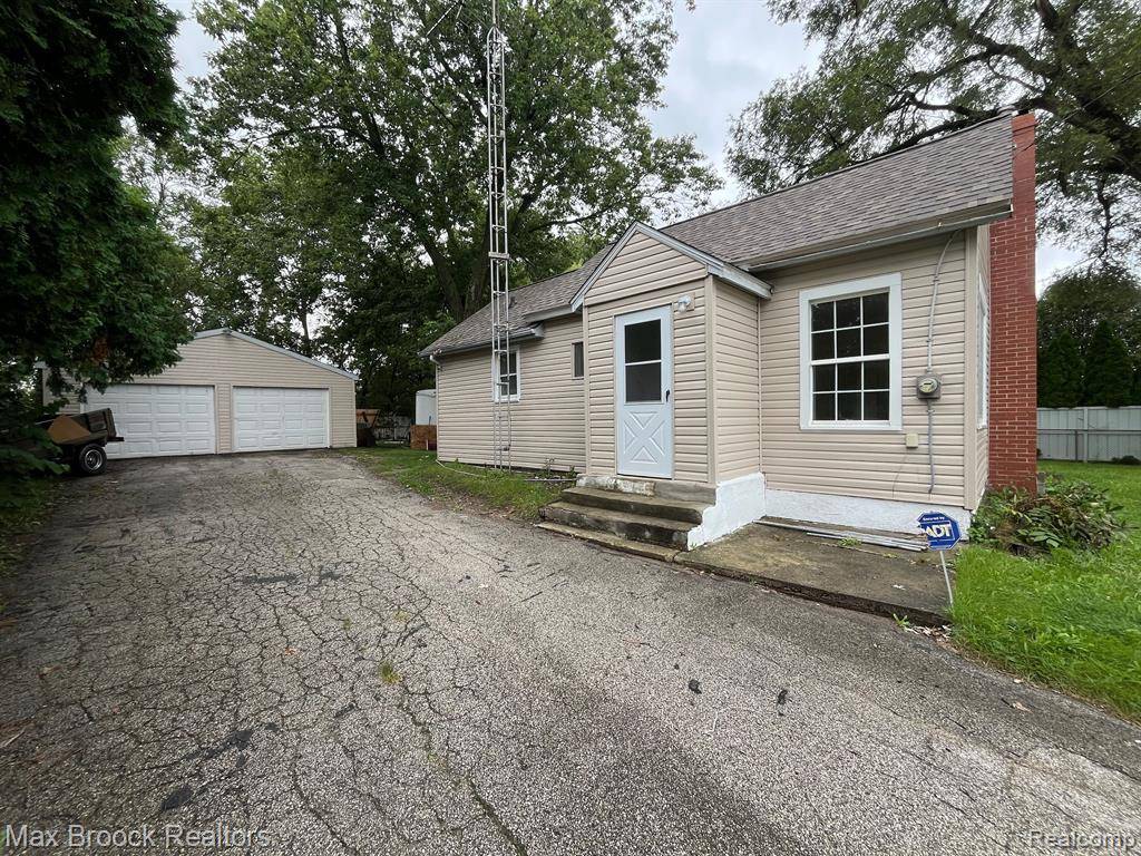 Burton, MI 48529,1496 E PARKWOOD Avenue