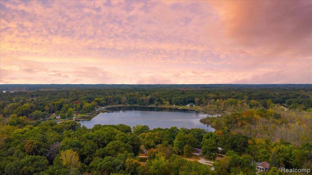 Hamburg Twp, MI 48169,10350 HALF MOON Drive
