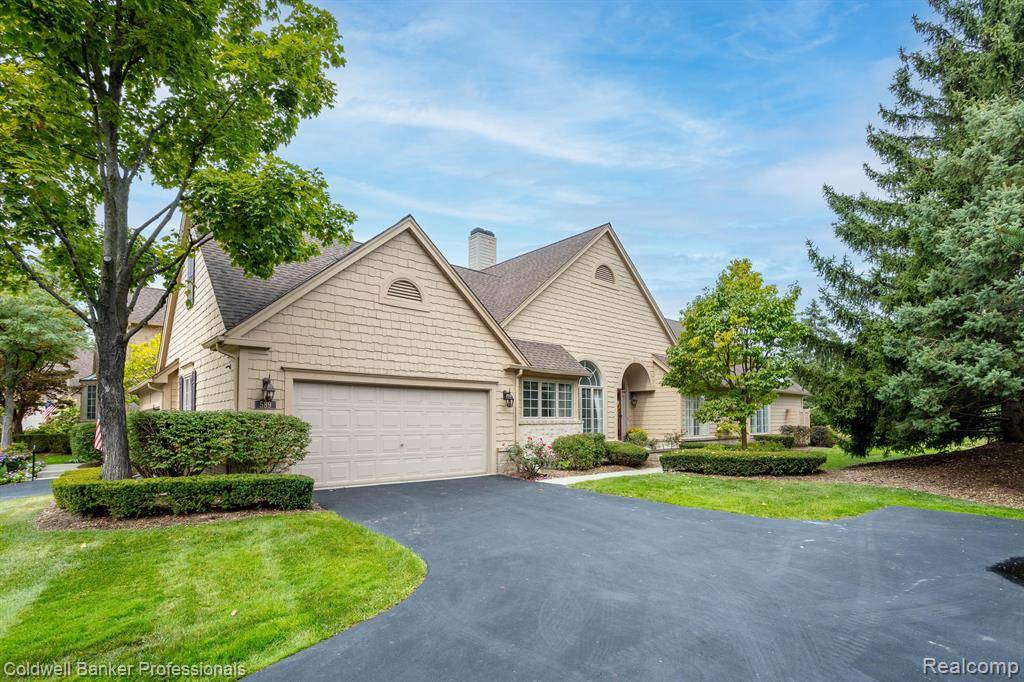 Bloomfield Hills, MI 48304,589 CAMBRIDGE Way 566