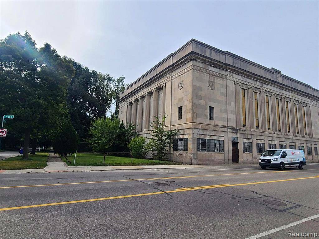 Detroit, MI 48214,8200 MACK Avenue