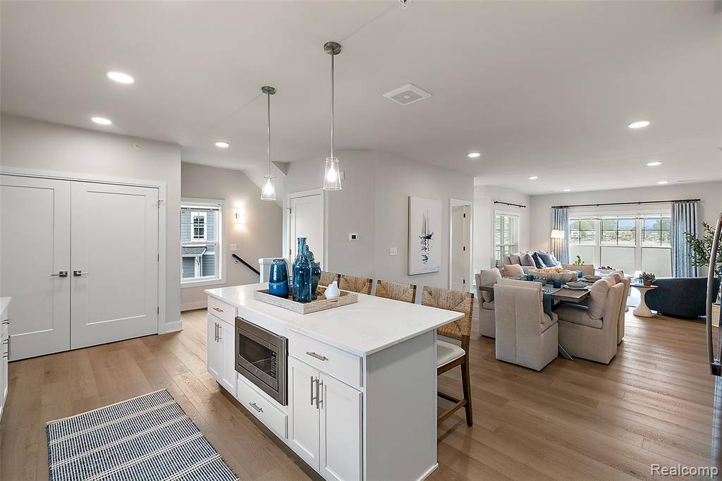 Lake Orion Vlg, MI 48362,442 Mystic Cove Lane 3 301