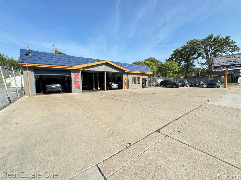Detroit, MI 48224,16025 E WARREN Avenue