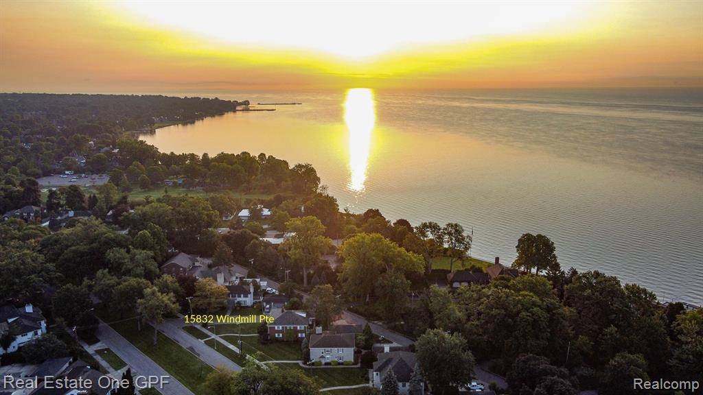 Grosse Pointe Park, MI 48230,15830-32 Windmill Pointe Drive