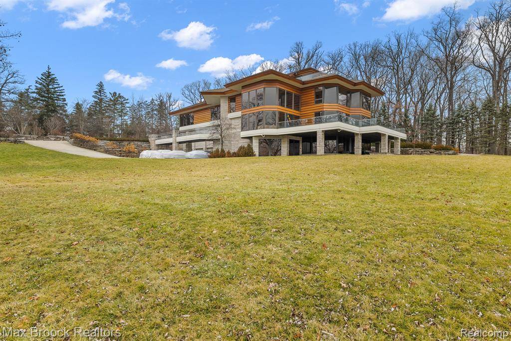 West Bloomfield Twp, MI 48323,5295 Middlebelt  Road