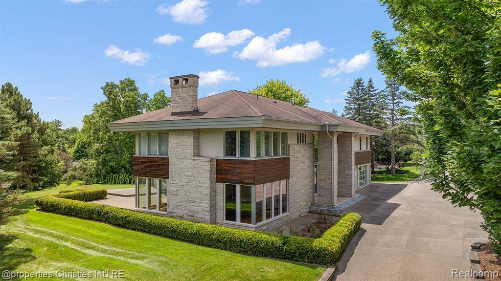 Bloomfield Hills, MI 48304,155 Endicott Road