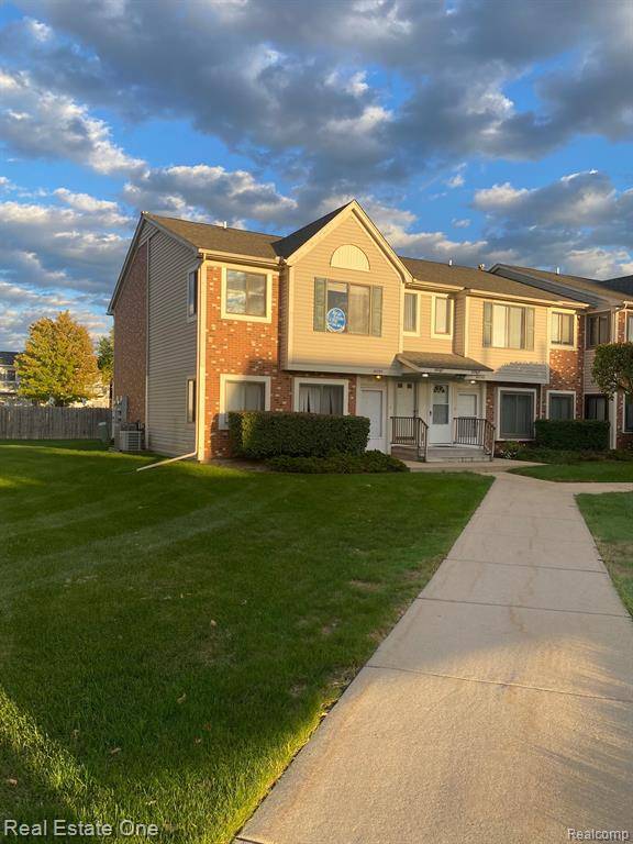 Roseville, MI 48066,30767 HIDDEN PINES Lane 28