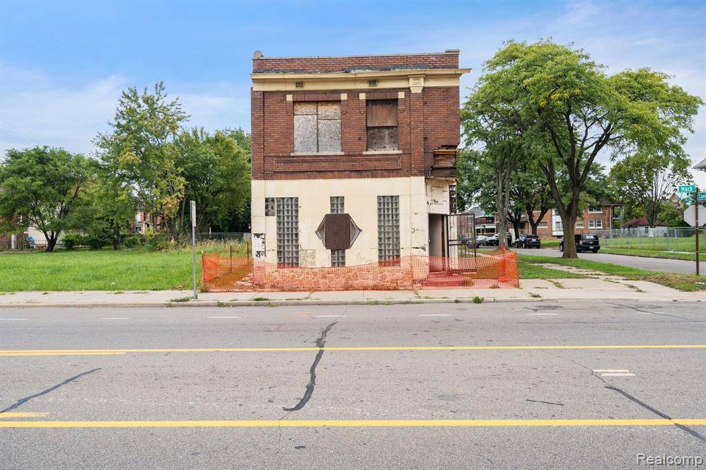 Detroit, MI 48207,6845 MACK Avenue