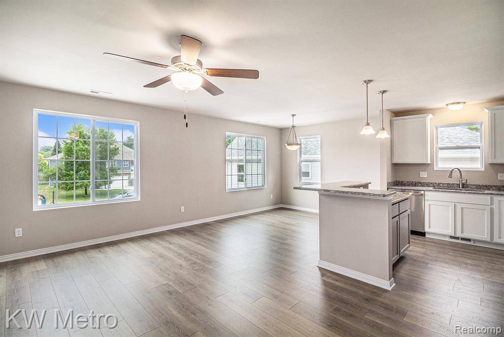 Fenton, MI 48430,170 WHISPERING PINES Drive 36