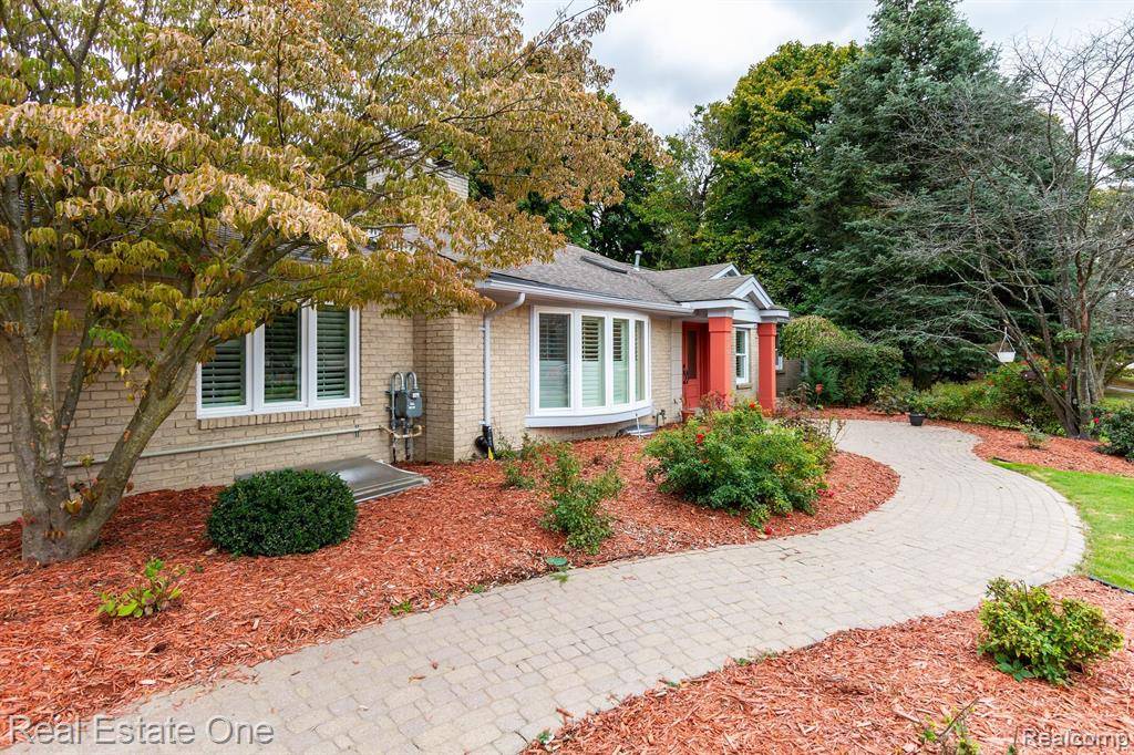 Bloomfield Twp, MI 48302,4345 PINE TREE Trail