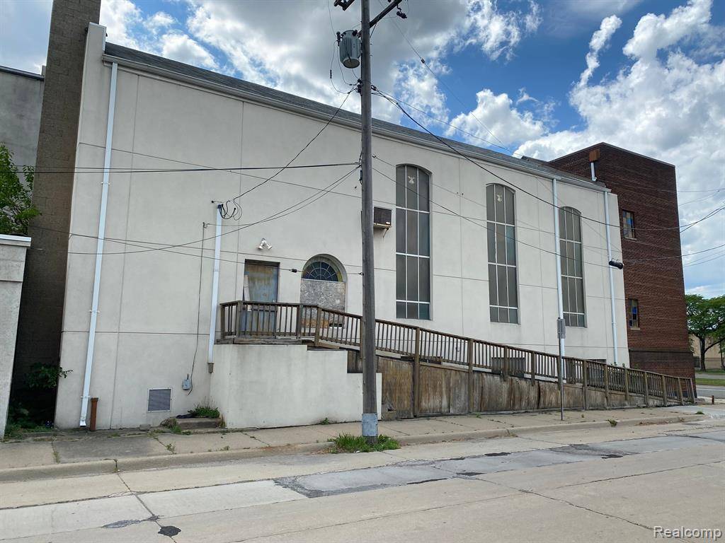 Detroit, MI 48207,1042 E WARREN Avenue
