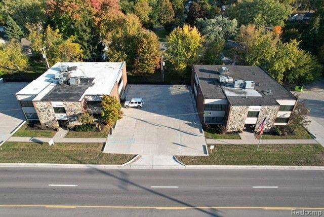 Bloomfield Twp, MI 48320,1877 - 1899 ORCHARD LAKE Road