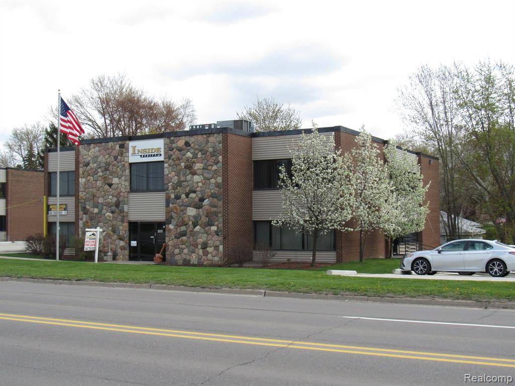 Bloomfield Twp, MI 48320,1877 - 1899 ORCHARD LAKE Road