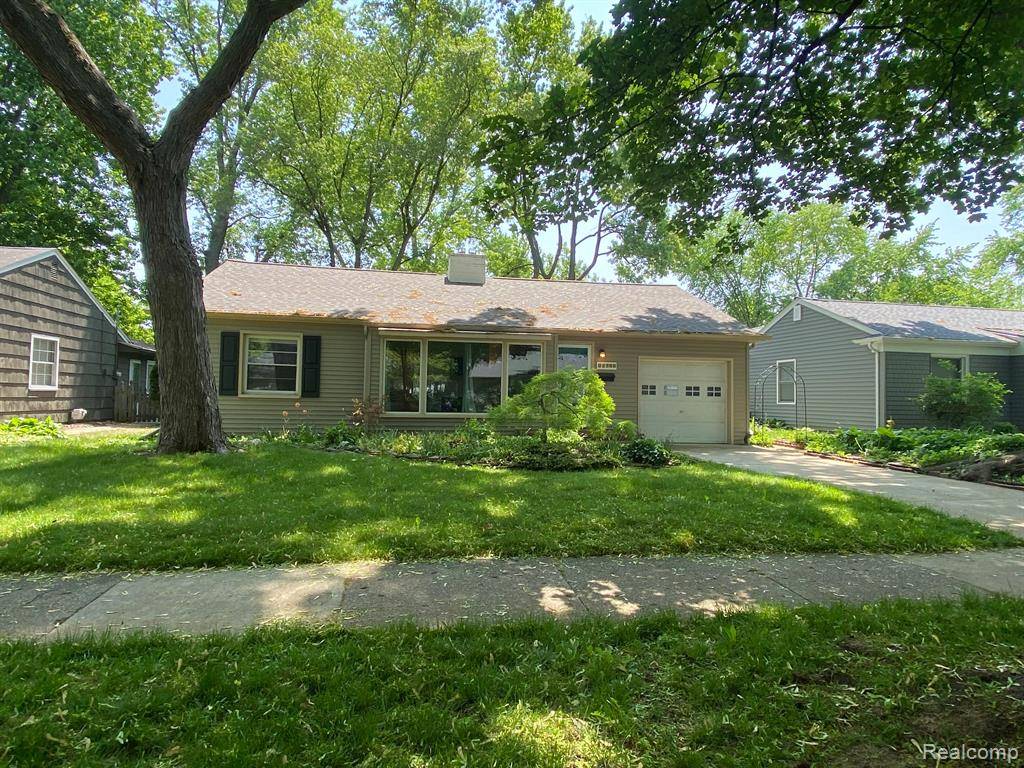 Beverly Hills Vlg, MI 48025,15677 BIRWOOD Avenue
