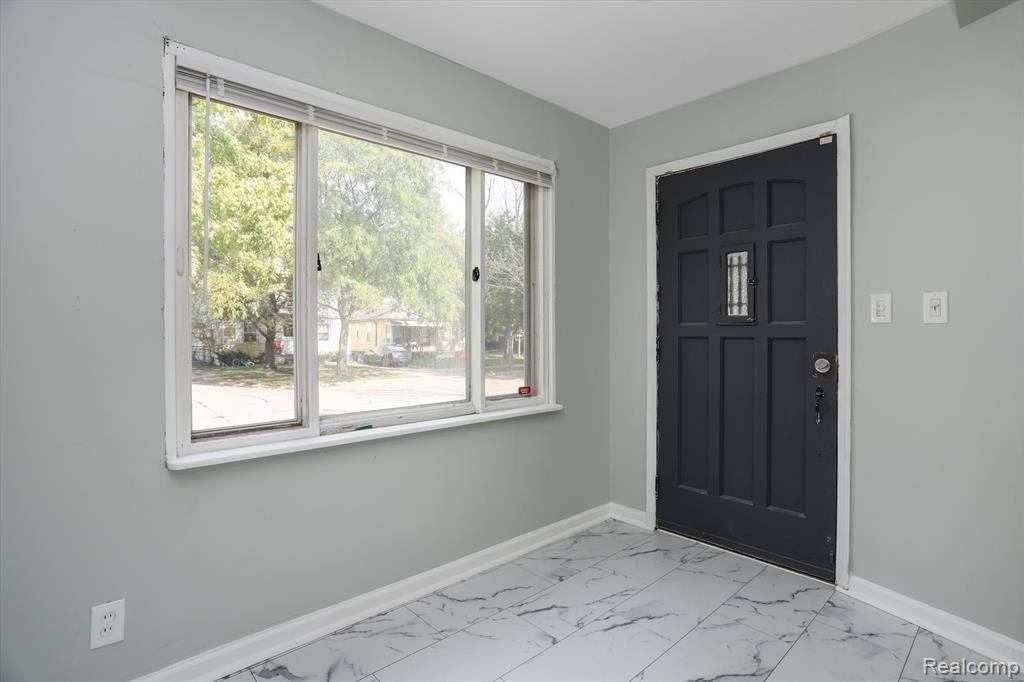 Harper Woods, MI 48225,20056 WASHTENAW Street