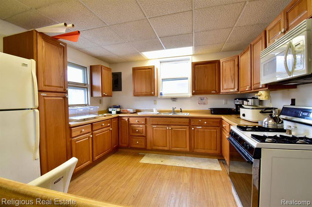 Thomas Twp, MI 48609,389 S MILLER Road