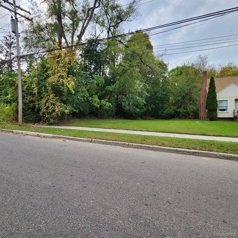 Detroit, MI 48219,17609 TRINITY Street