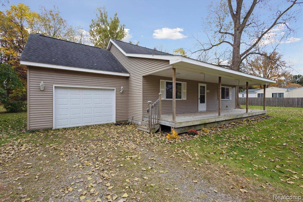 Howell, MI 48855,136 MEADOW Lane