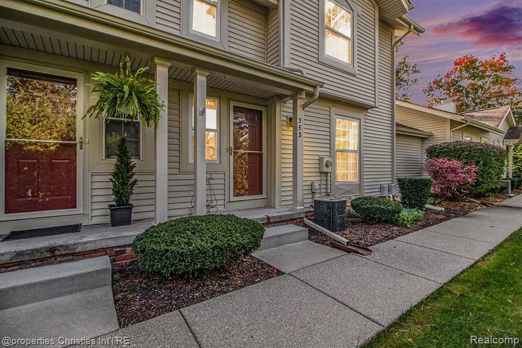 Plymouth, MI 48170,352 ANN ARBOR TRAIL Court