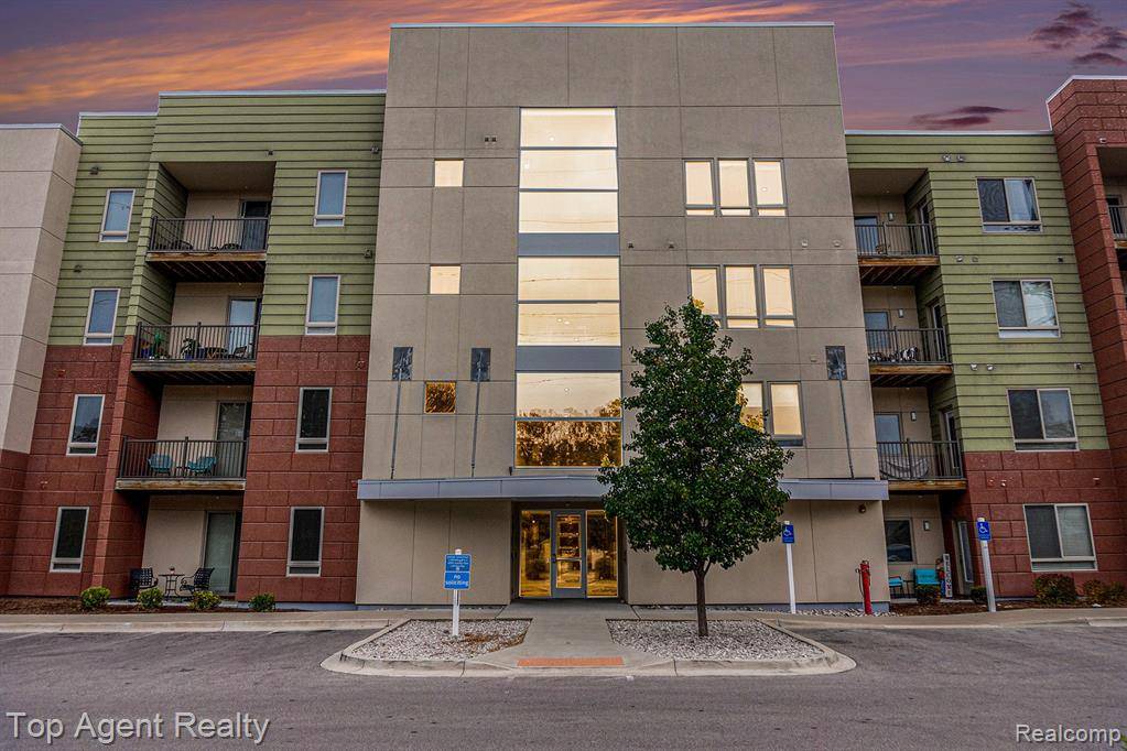 Traverse City, MI 49686,630 S GARFIELD Avenue 202