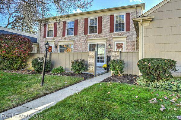 Rochester Hills, MI 48306,1427 Lantern Lane 13 35