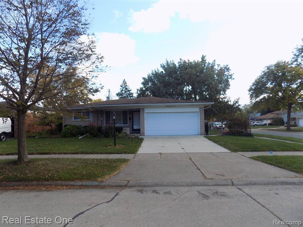 Troy, MI 48083,2704 BERKSHIRE Drive