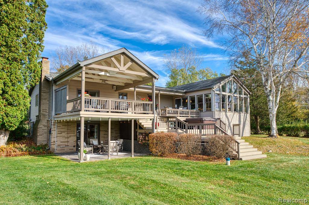 Hamburg Twp, MI 48169,11404 CEDAR BEND Drive