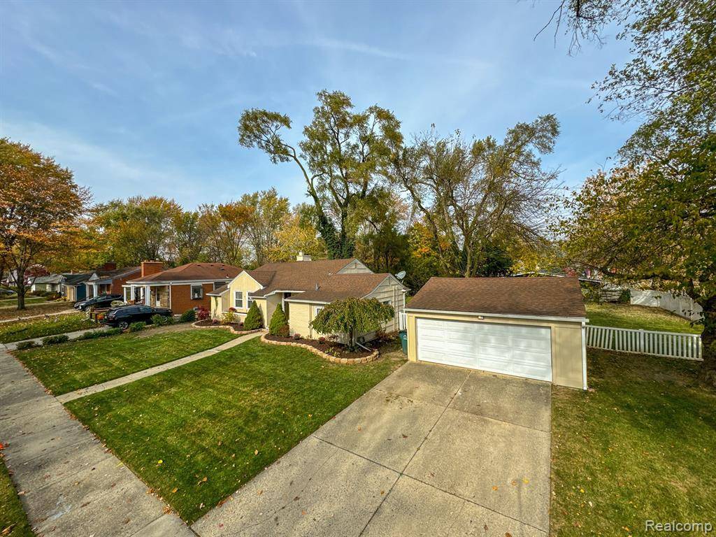 Beverly Hills Vlg, MI 48025,15526 KIRKSHIRE Avenue