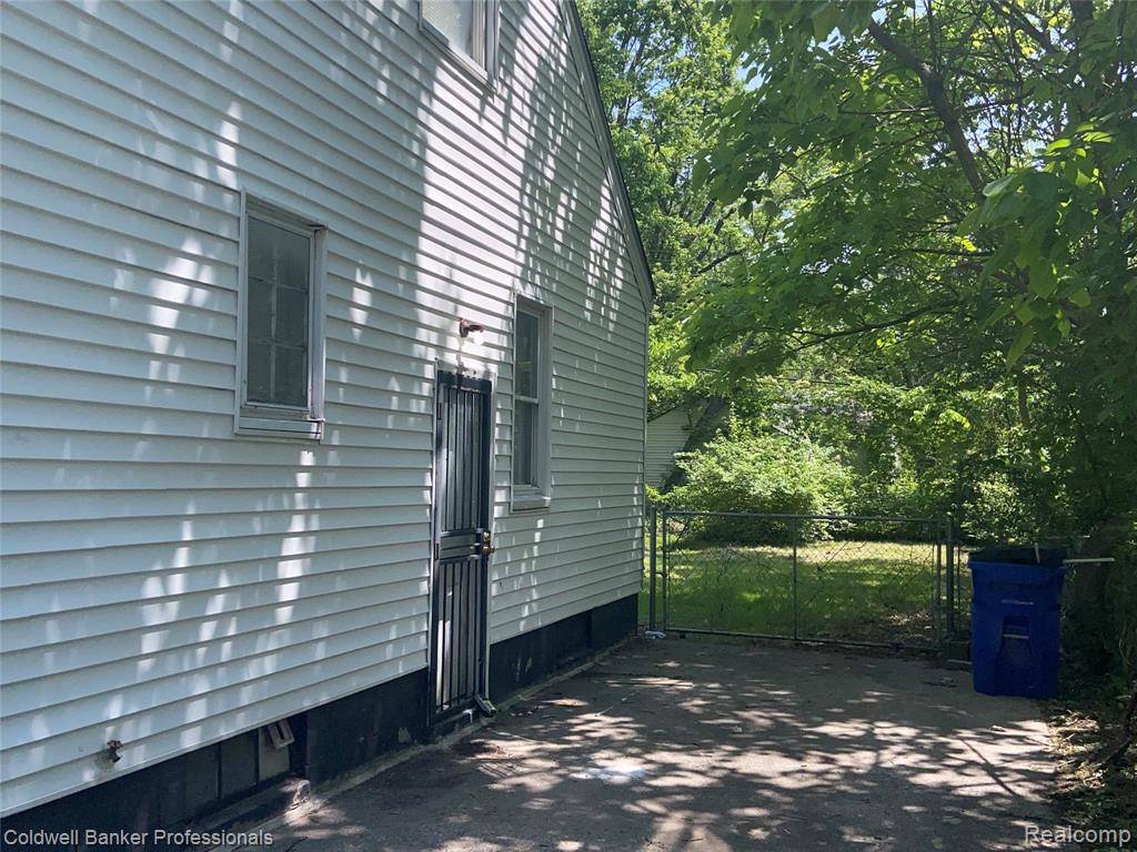 Detroit, MI 48219,18498 FIELDING Street