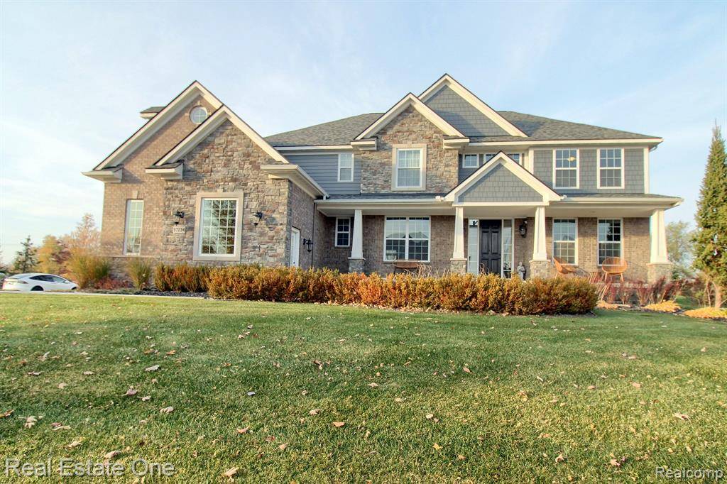 South Lyon, MI 48178,57234 MEADOWCREEK Circle N