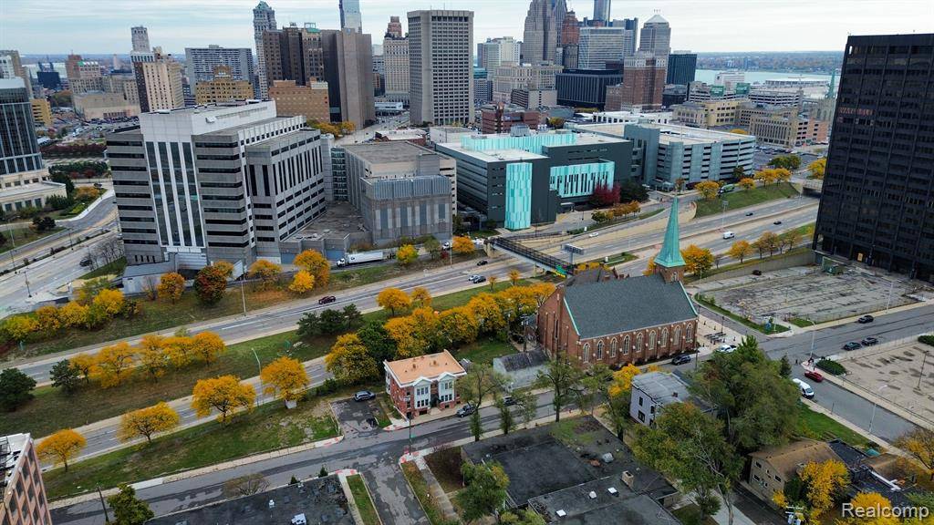 Detroit, MI 48226,1450 6th package