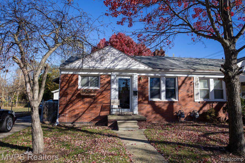 Harper Woods, MI 48225,19007 ROSCOMMON Street
