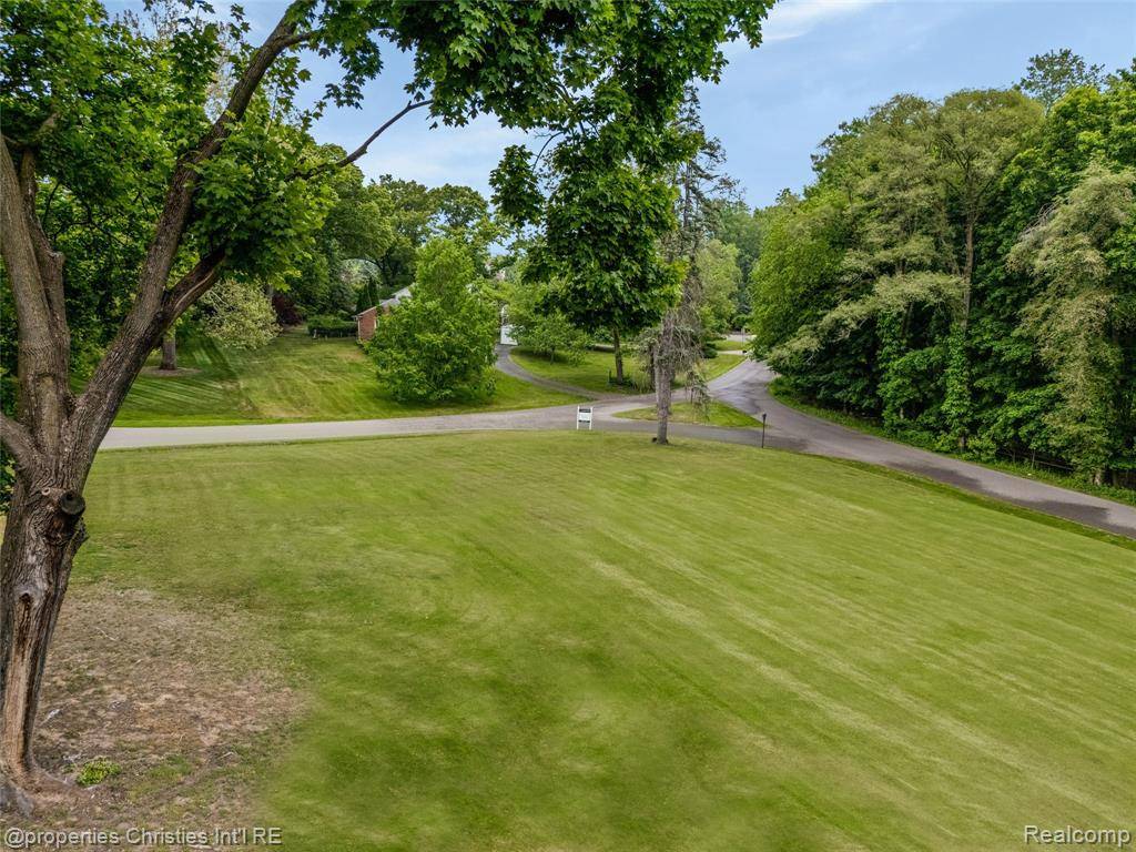 Franklin Vlg, MI 48025,26335 WOODLORE Road