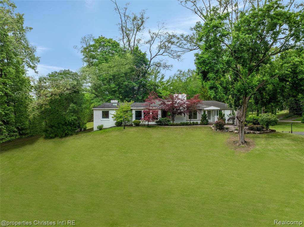 Franklin Vlg, MI 48025,26335 WOODLORE Road