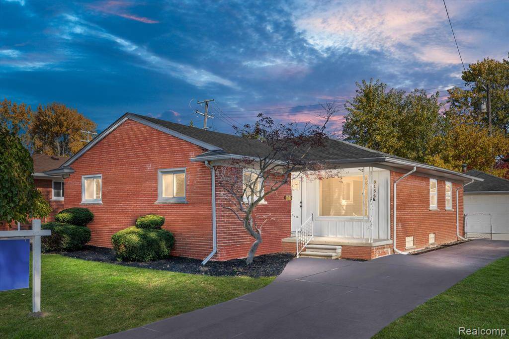 Dearborn Heights, MI 48127,8134 LOCHDALE Street