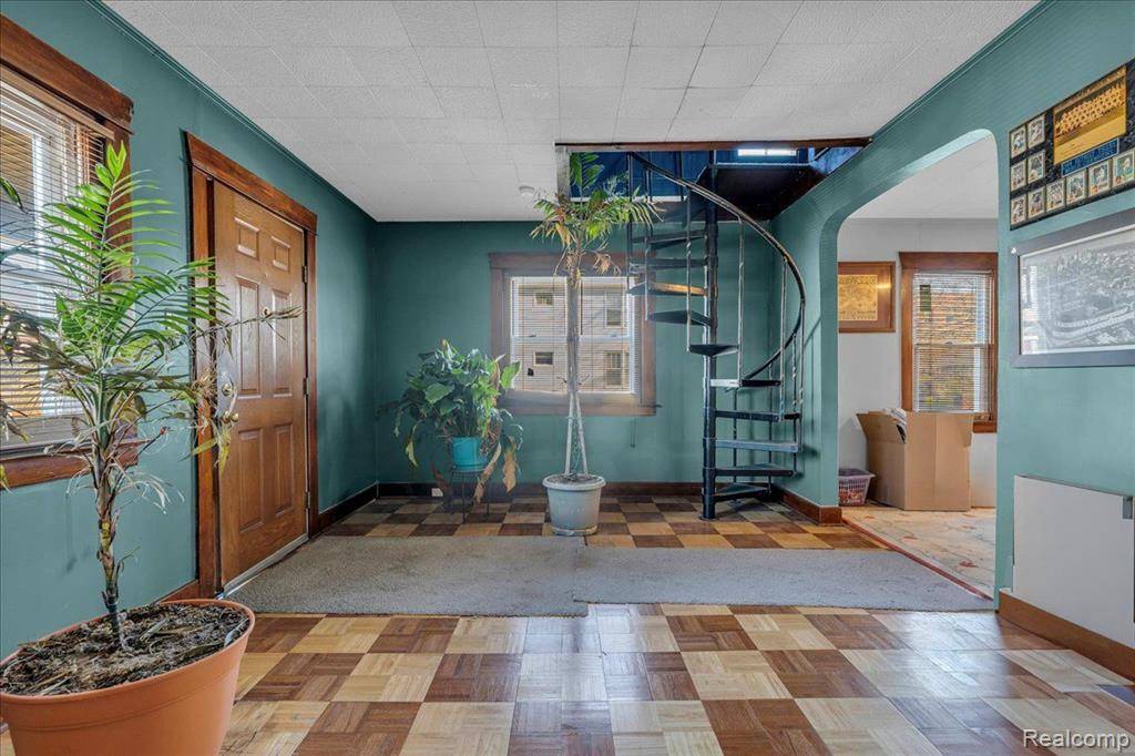 Grosse Pointe Park, MI 48230,1449 WAYBURN Street