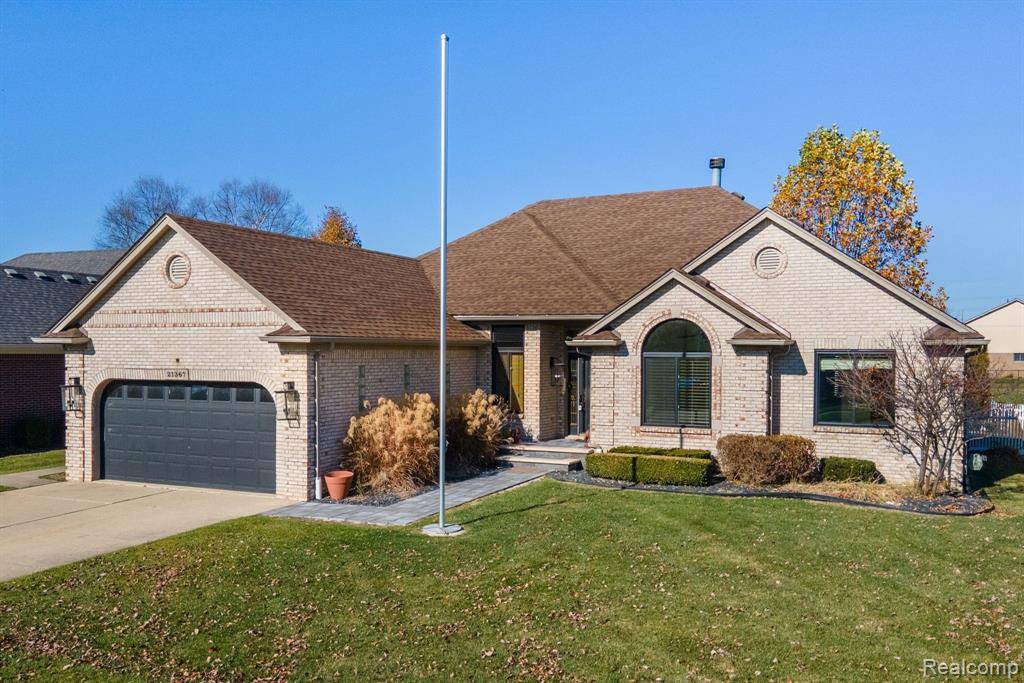 Macomb, MI 48044,21367 VENICE Drive