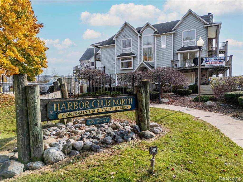 Harrison Twp, MI 48045,37530 JEFFERSON Avenue 202