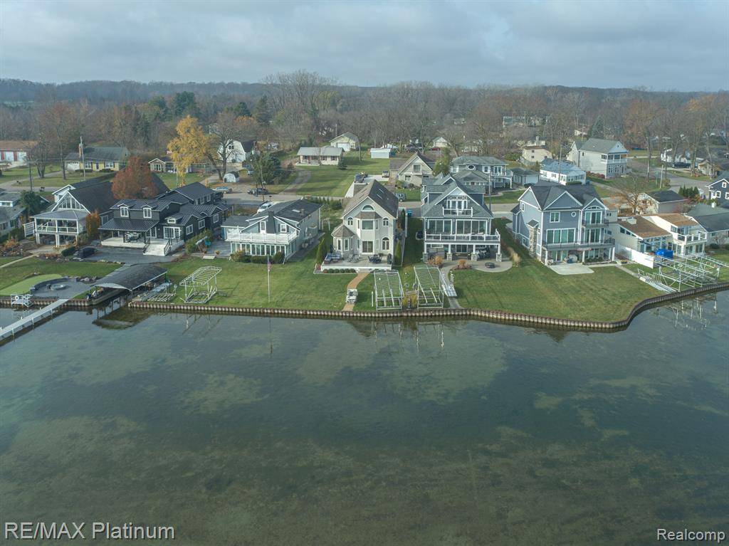 Fenton Twp, MI 48430,12183 MARGARET Drive