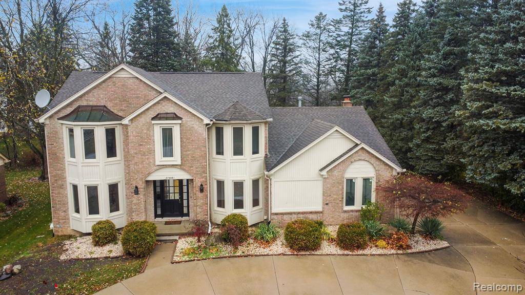 Farmington Hills, MI 48331,37398 EMERALD FOREST Drive