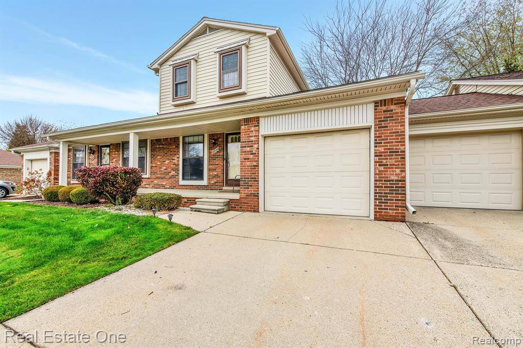 Harrison Township, MI 48045,28049 PINE TREE Lane