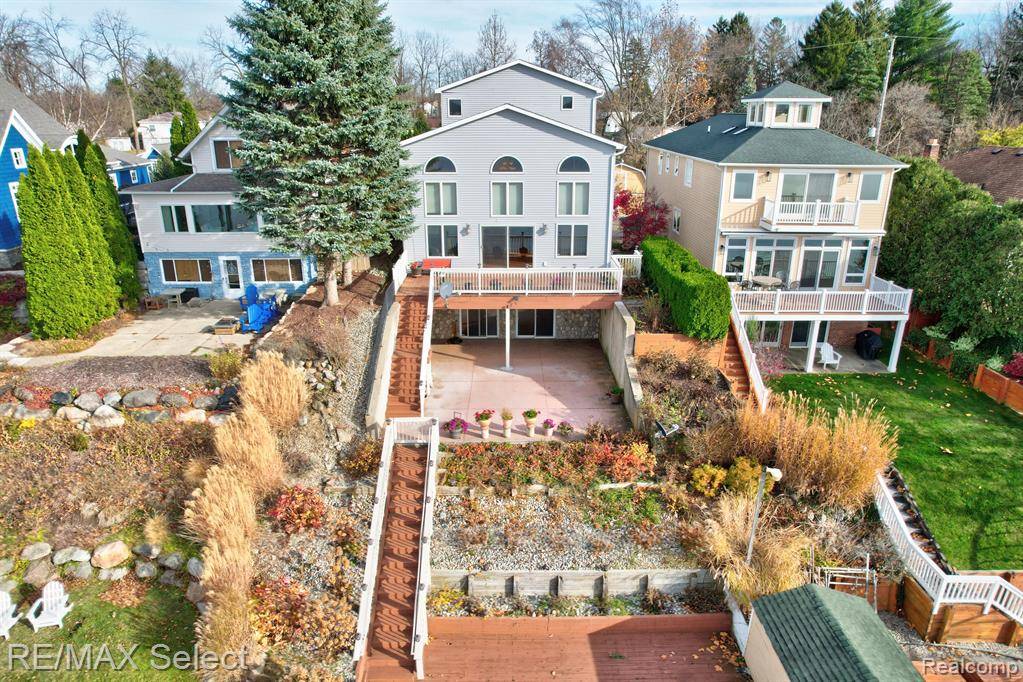 Fenton Twp, MI 48430,12160 MANTAWAUKA Drive